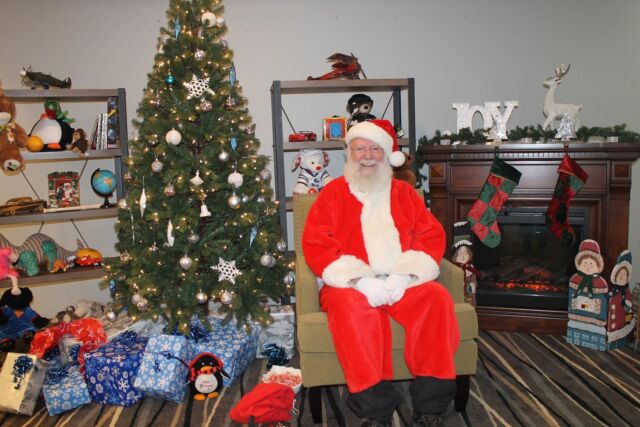 IT’S SANTA!!!! Our annual Breakfast with Santa is back!! 💫Sunday December 4th at The Venue Seatings start at 10am!💫  We are excited to welcome Santa to our brand new space The Venue for a morning filled with delicious food and fun.  To reserve your spot please call 519-624-7751 🎅🎄❄️☃️  #breakfastwithsanta #herecomessantaclaus #christmas #cambridgehotel #santa