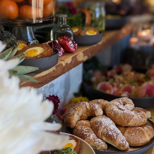 🐰🌷 Get ready for our Annual Easter Brunch! Join us on Sunday, March 31st, from 11am to 3pm for a feast like no other! 🍽️✨  Indulge in all-you-can-enjoy treats, including a Bruce carvery station, charcuterie grazing table, chef-attended omelette bar, stone-fried pizza bar, smoked fish table, demitasse dessert bar, and much more! 🥂🍳 Plus, sip on Mimosas, Caesars, coffee, tea, soft drinks, and juice—all included!  🔗Reserve your table now on OpenTable link in bio and enjoy our Early Bird Special: $10 off until March 10th! Don’t miss out on this egg-citing offer!  #EasterBrunch #AllYouCanEnjoy #earlybirdspecial #easter #brunch #cambridge