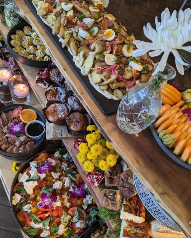 Easter Brunch vibes at Cambridge Hotel & The Bruce Craft House!🐰🌷 Indulge in all-you-can-enjoy! Mimosas, Caesar’s, coffee and tea soft drinks & juice included. 🥂☕️  #easterbrunch #cambridgehotel #brunch