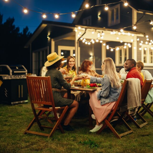 Give Dad the ultimate Father’s Day treat with our Grab and Grill BBQ kits! 🔥 Fresh ingredients, prepped and primed for your grilling expertise. Order by noon on Friday, June 14th, for pickup on June 16th. Call 519-622-5252 to snag yours now!  Looking to dine out? Join us at Bruce Craft House for a Surf & Turf extravaganza! Feast on grilled flank steak, butter-poached tiger prawns, roasted fingerling potatoes, Ontario asparagus, and sauce béarnaise. Upgrade to a 10oz dry-aged striploin for just $52. Plus, score 50% off wings with the purchase of an entrée. Reserve your table today! 🍽️  #FathersDay #BBQ #SurfAndTurf #DadDeservesTheBest #TheBruce #cambridge #fathersdaygiftideas