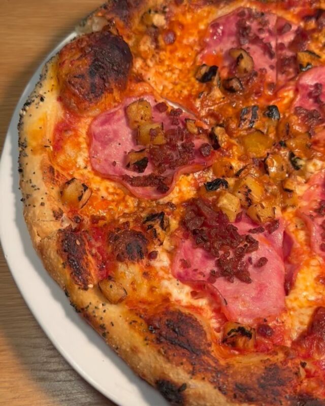 From dough to deliciousness! 🍕✨ Step into our kitchen where tradition meets innovation with our state-of-the-art stone-fired oven. Watch as we craft and bake mouthwatering pizzas at @thebrucecambridge transforming fresh ingredients into culinary perfection. 🔥  #pizzaperfection #pizza #pizzalover #foodreels #foodreel #dough #pizzamaking #foodreelsinstagram