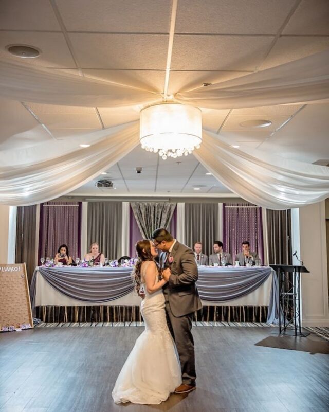Recently engaged? 💍 If you’re still looking for the perfect venue or guest rooms for out-of-town guests, come by the KW Wedding Ring Show at Bingemans on January 11th & 12th. We’d love to help you with your wedding plans!  #KWWeddingRingShow #WeddingPlanning #Engaged #weddings #weddingseason #newlyengagedcouple